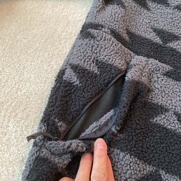 The Northface Fleece - Picture 4 of 4